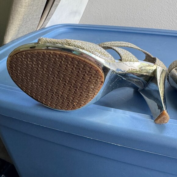 Michael Kors SIlver Berkley T-Strap Sandals size 7 1/2M, Silver Glitter W/Zipper - Picture 8 of 10